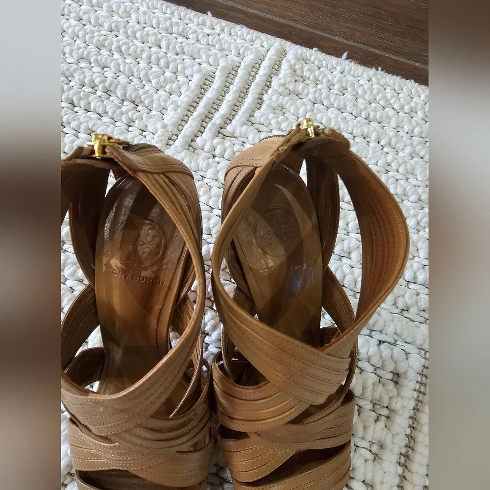 TORY BURCH LIV CAMEL BROWN TAN STRAPPY HEELS SZ 7.5